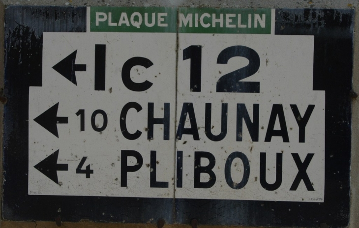 Plaque routière Michelin année 1931 - Sauzé-Vaussais