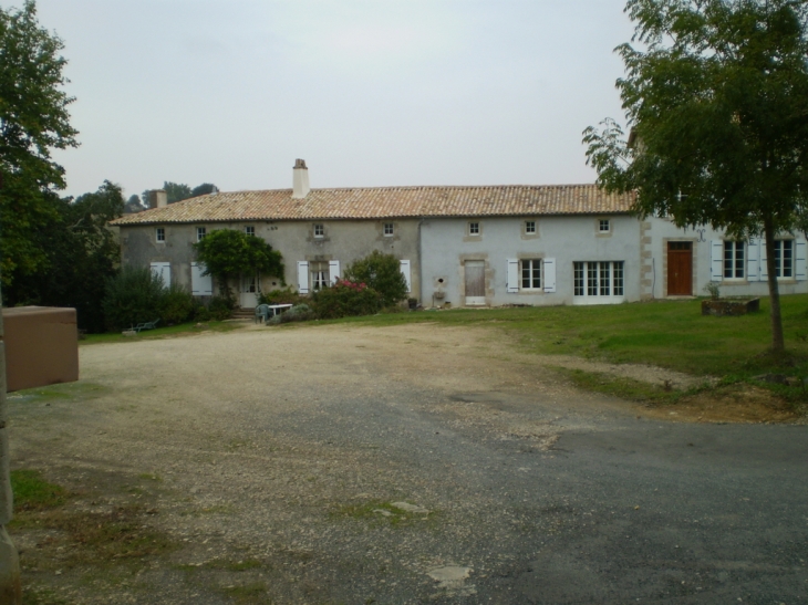 Porche château de Sepvret carrefour  de Fombedoire