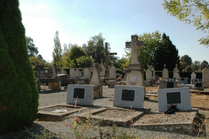 Cimetière à Sepvret 