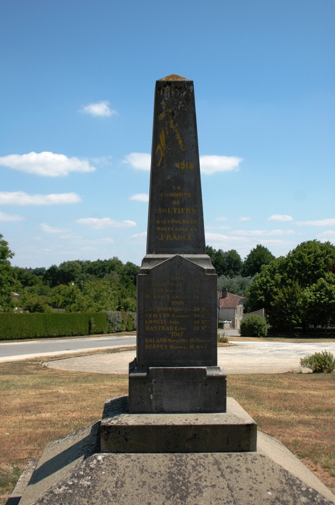 Monuments aux Morts pour la France  - Soutiers