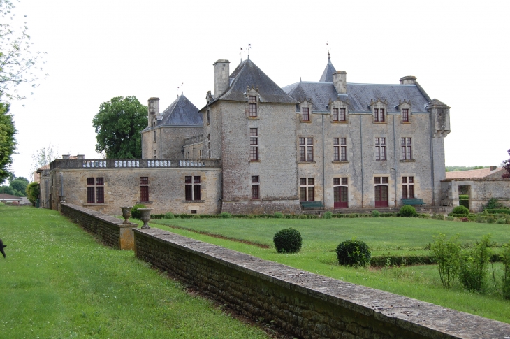 Chateau de Régné,  privé. non visitable - Souvigné