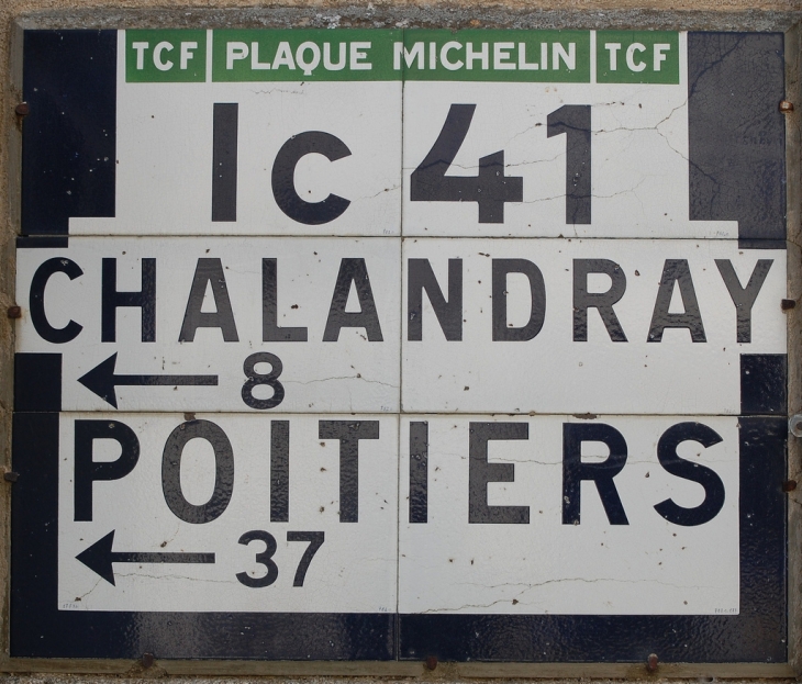 Plaque Michelin, vestige routier - Thénezay