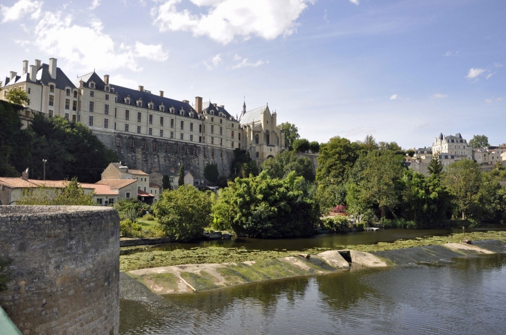 LE CHATEAU DES DUCS DE LA TREMOILLE - Thouars