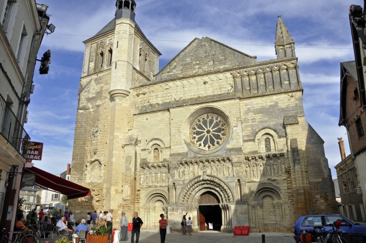 EGLISE ST MEDARD - Thouars