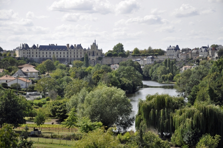 LE CHATEAU DES DUCS DE LA TREMOILLE - Thouars