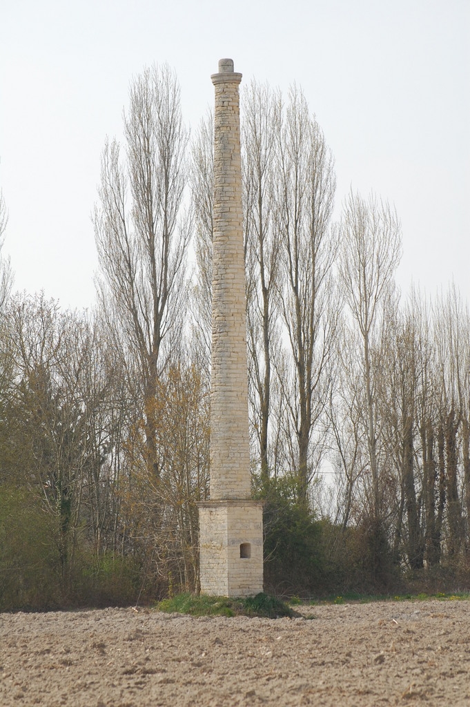 Cheminée vestige d'usine de crin - Usseau