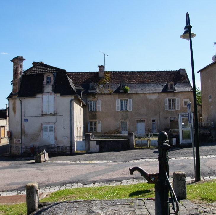 Maison du village. - Antigny