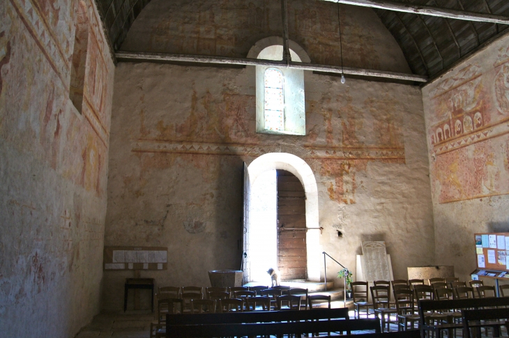 Intérieur de l'église vers le portail. - Antigny