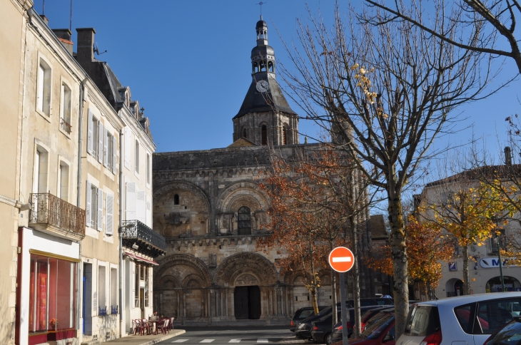 L'eglise romane - Civray