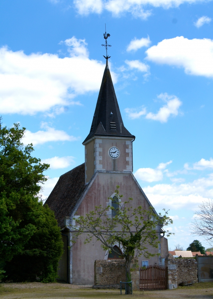 Le nom de l'église du prieuré Saint-Léger, avec sa charpente en carène denavire, apparaît pour la première fois dans les textes en 1093. - Lauthiers