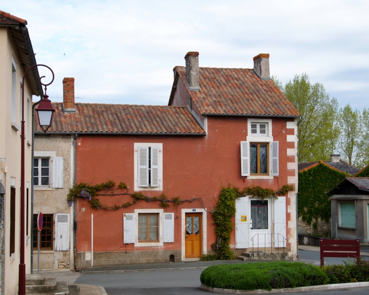 Maison du village. - Leignes-sur-Fontaine