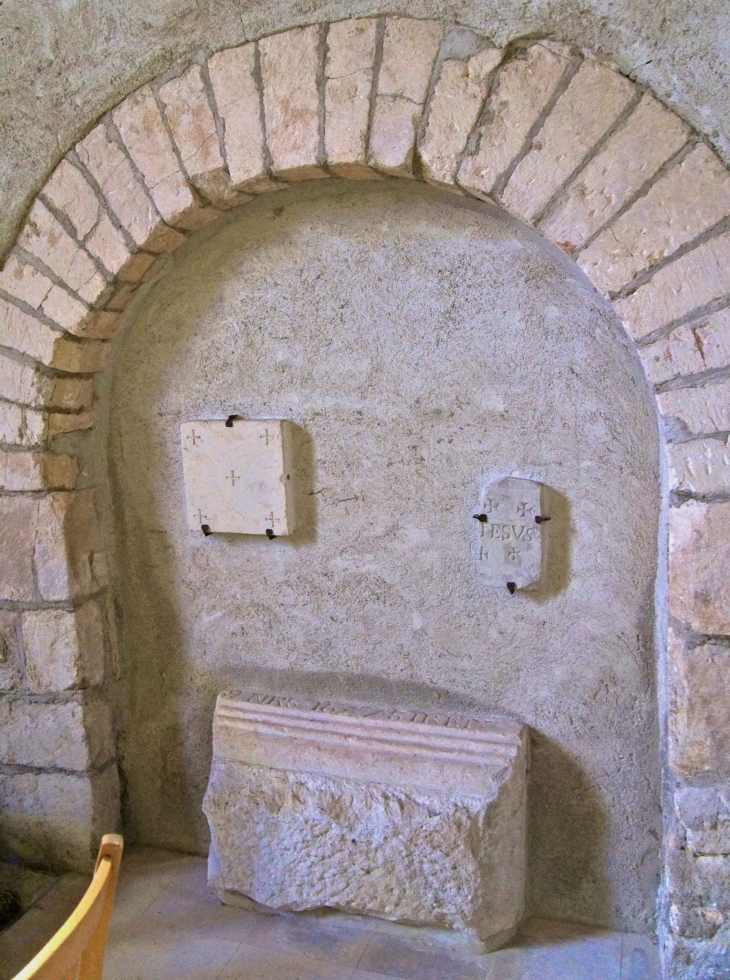 Niche dans l'église. - Leignes-sur-Fontaine