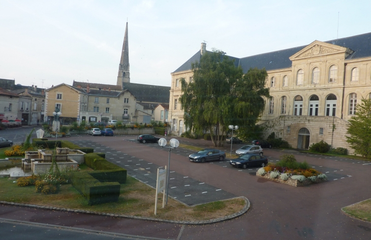 Place de la mairie - Loudun