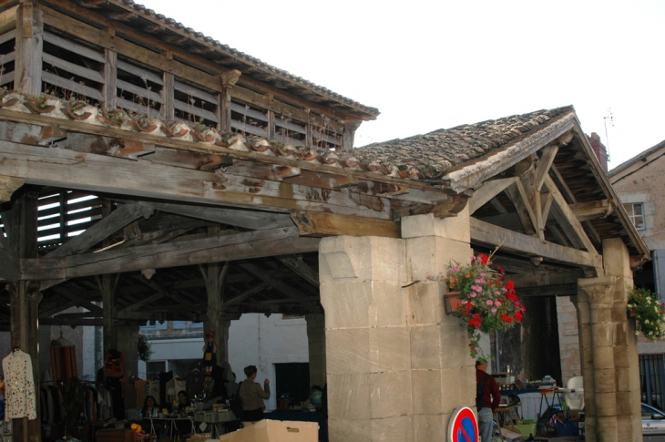 Marché couvert ancien - Lusignan