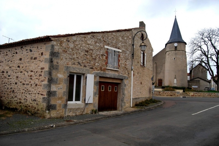 Millac place de l'église