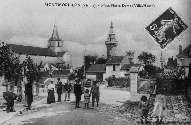 Place Notre-Dame, début XXe siècle (carte postale ancienne). - Montmorillon