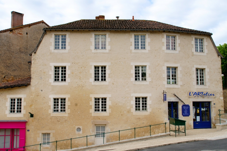 L'ancienne Hostellerie Notre-Dame. - Montmorillon