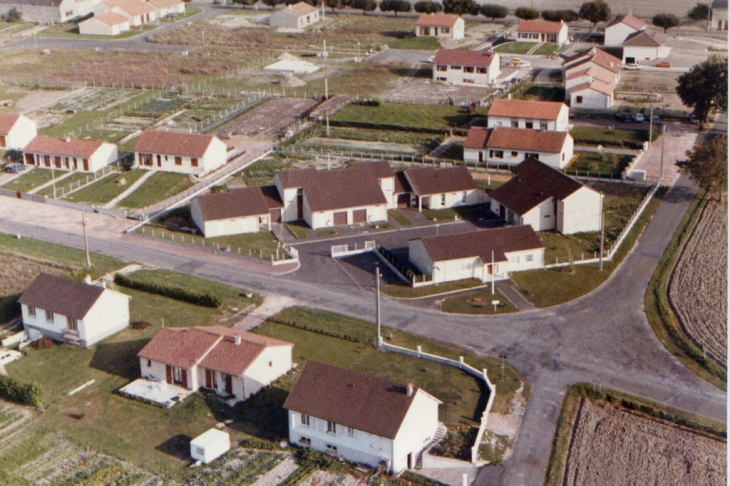 Vue aérienne de la brigade après sa construction - Monts-sur-Guesnes