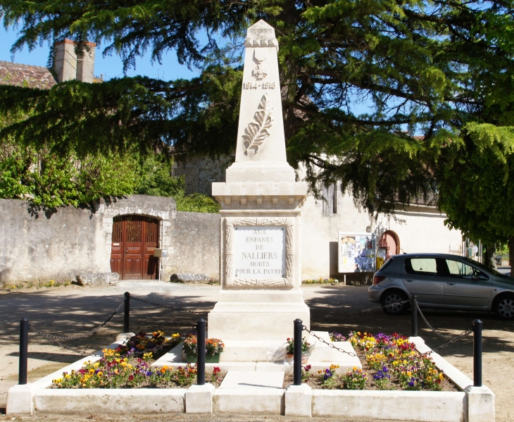 Le Monument aux Morts - Nalliers