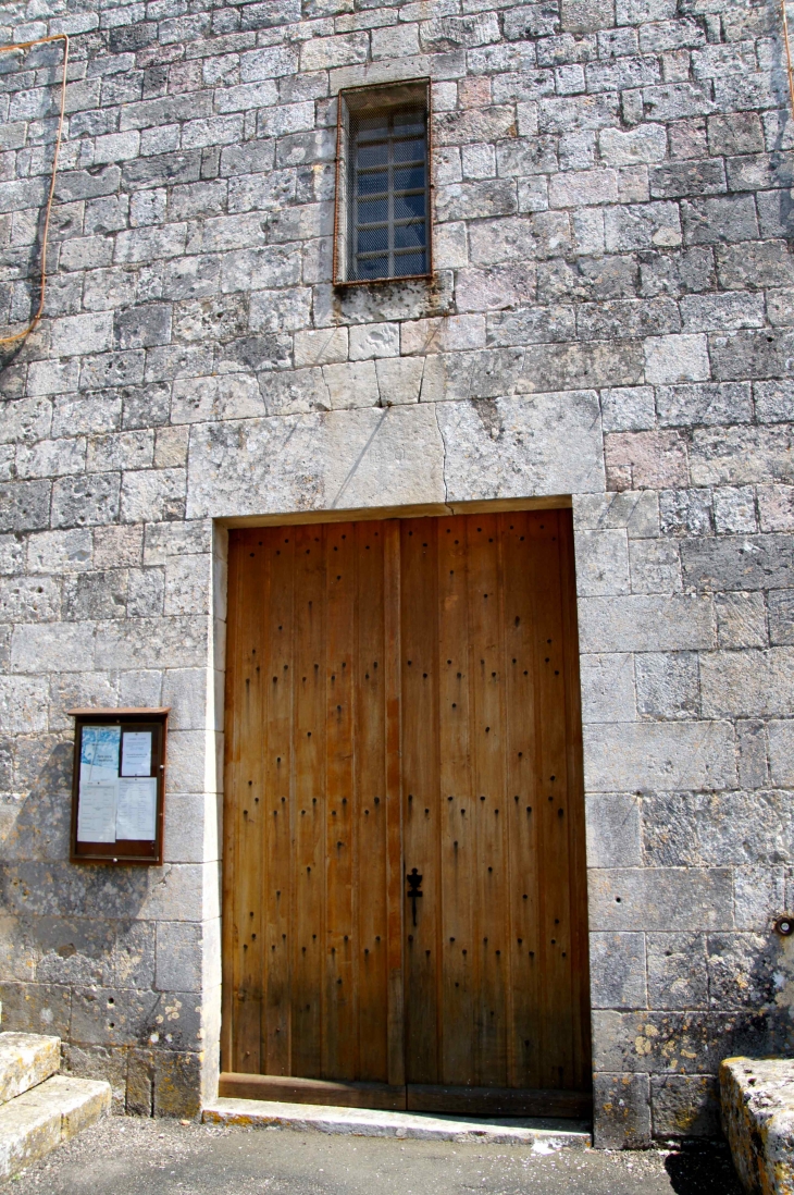 Le portail de l'église. - Paizay-le-Sec