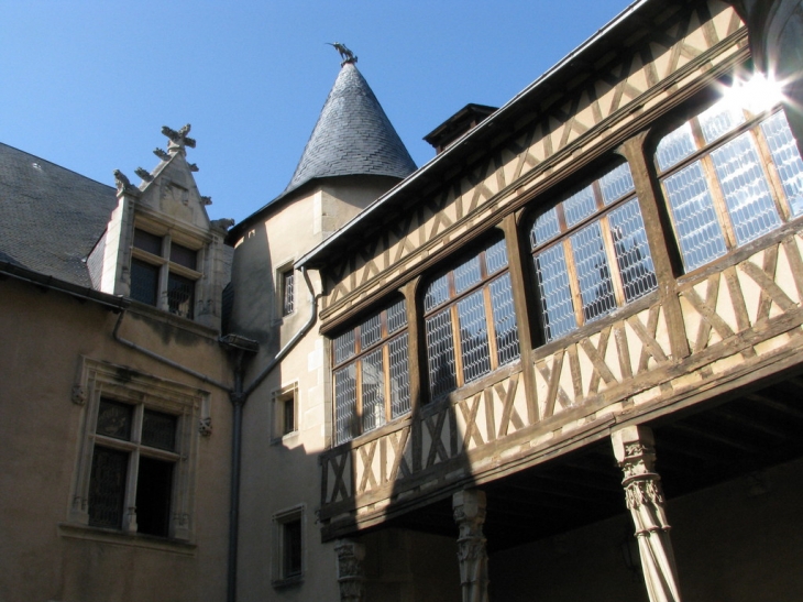 Hôtel Fumé (Cour intérieure) - Poitiers