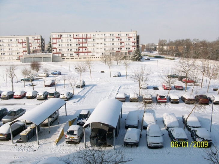 Vue du campus enneigé. - Poitiers