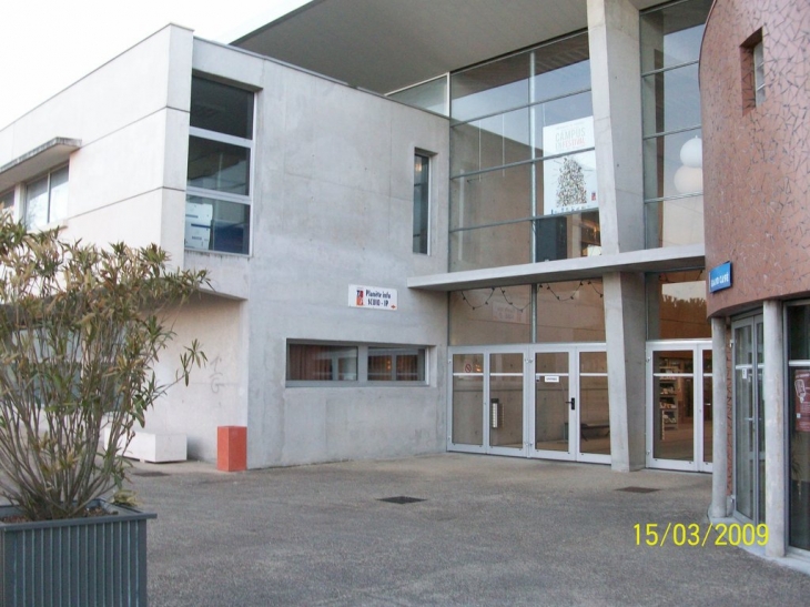 SCUIO de l'université de Poitiers (Planete info). Les locaux du SCUIO de l'université de Poitiers se trouve à l'intérieur de la MDE (maison des étudiants de Poitiers).