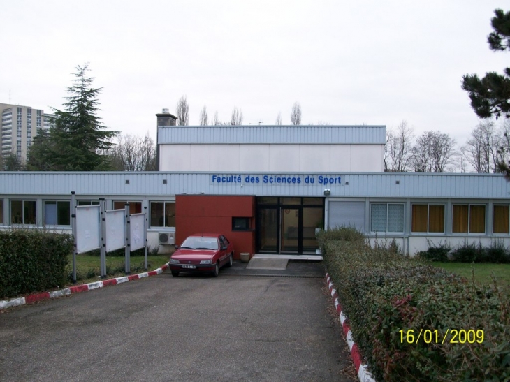 Faculté des sciences du sport de Poitiers. STAPS.