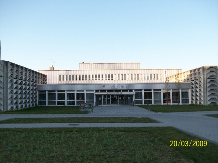 Bibliothéque universitaire de l'université de Poitiers.