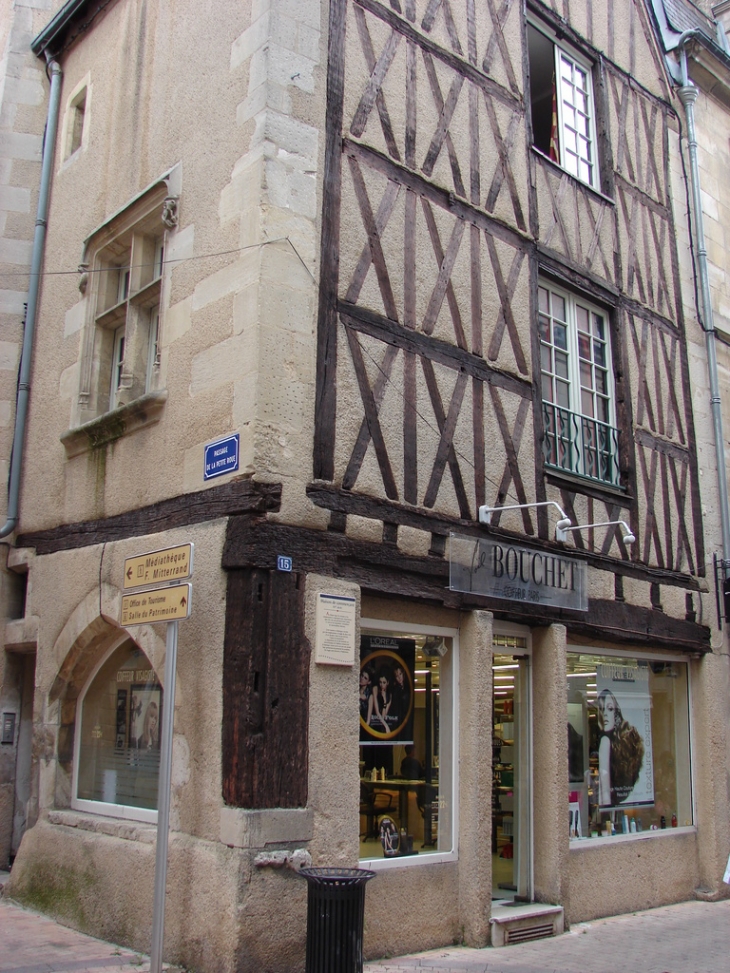 Maison à Colombage Rue de la Régratterie - Poitiers