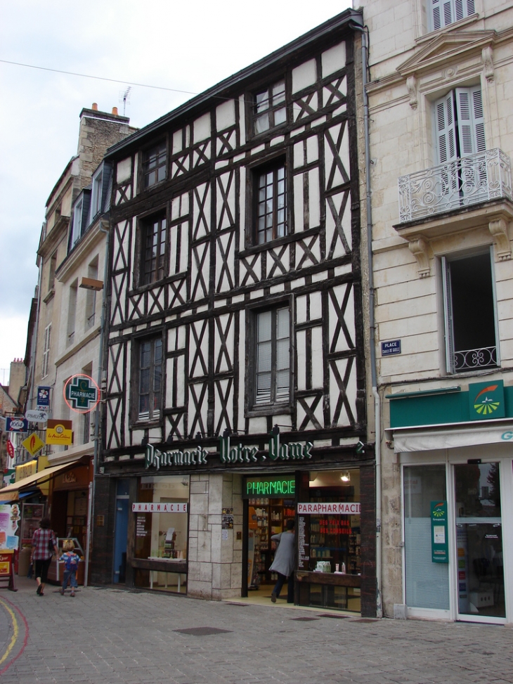 Maison à Colombage Place Charles De Gaulle - Poitiers