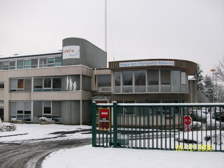 Régie des transports poitevins. Siège de Vitalis à Northampton. - Poitiers