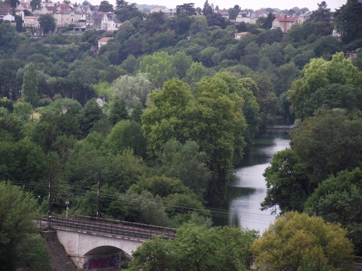 Vue des remparts de Poitiers