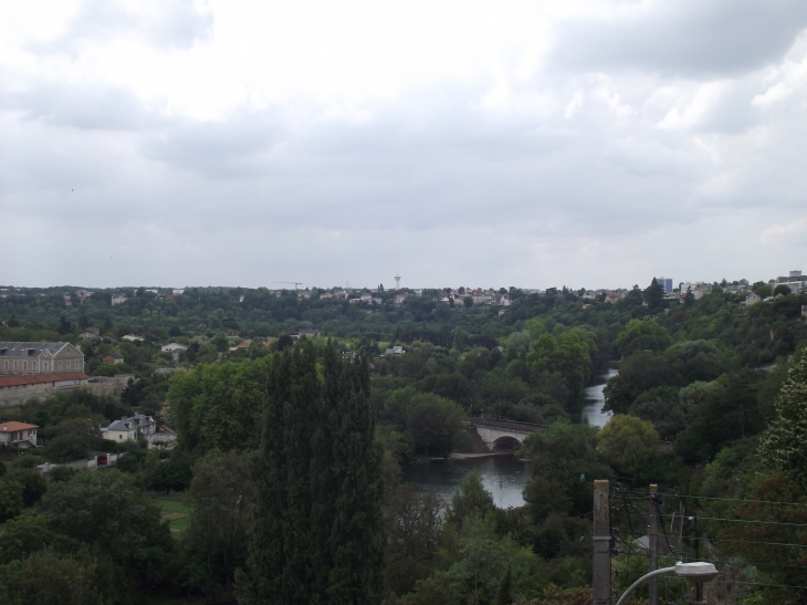 Une vue prise des remparts - Poitiers