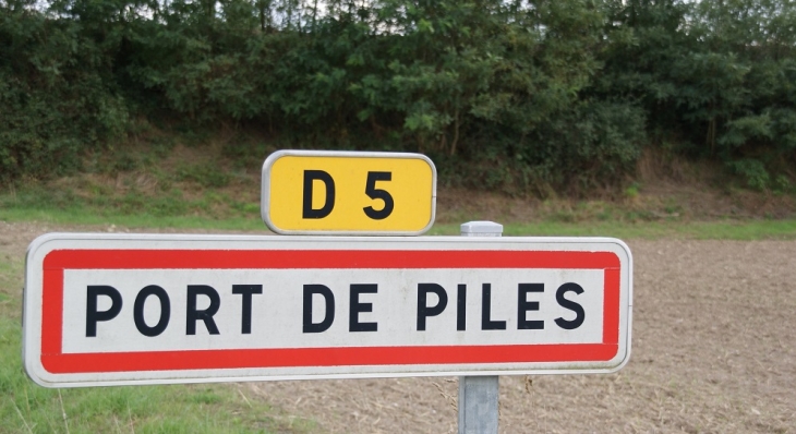  - Port-de-Piles