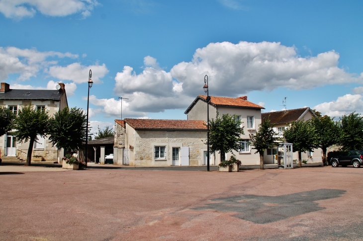 Le Village - Pouant