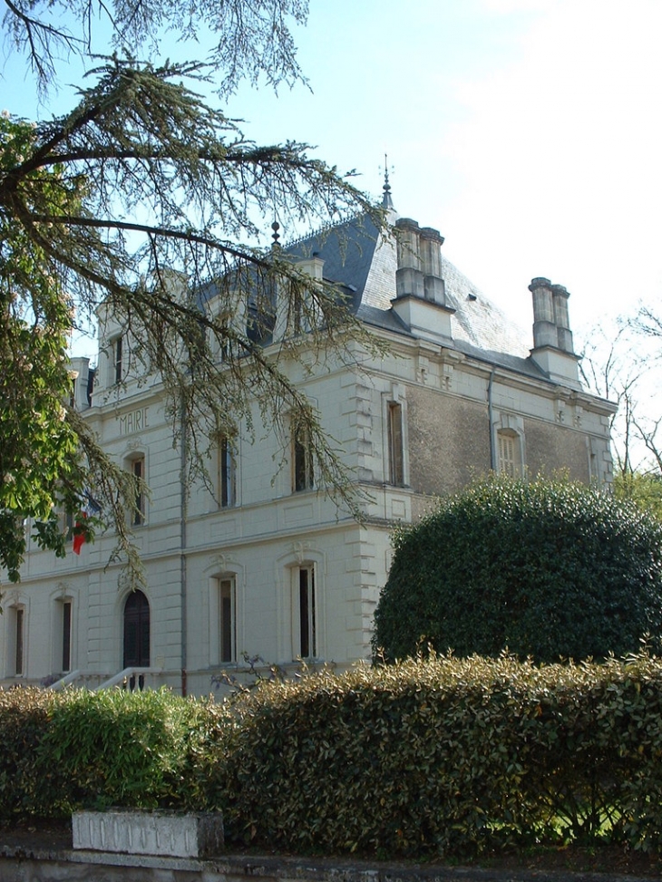 La Mairie de Saint Genest - Saint-Genest-d'Ambière