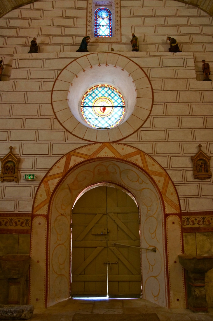 Le portail intérieur de l'église. - Saint-Germain