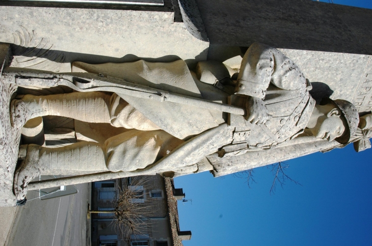 Monument aux Ports pour la France détail oeuvre su Sculpteur Peltier de Poitiers. - Saint-Sauvant