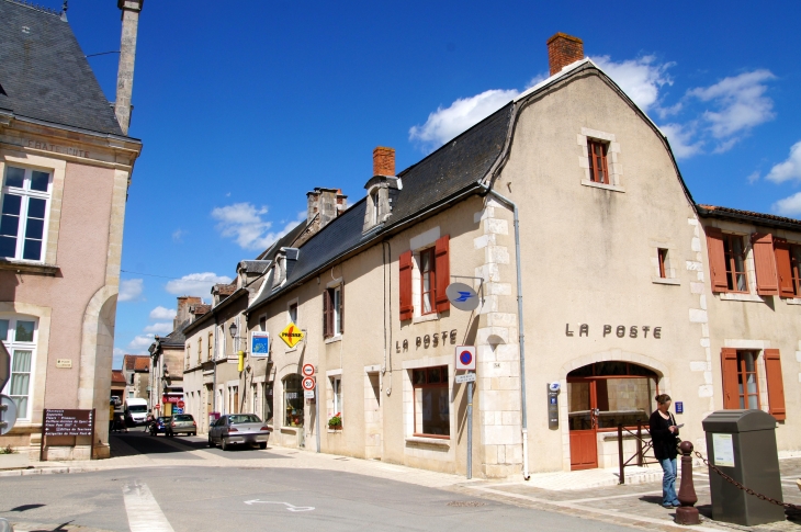 La poste. - Saint-Savin