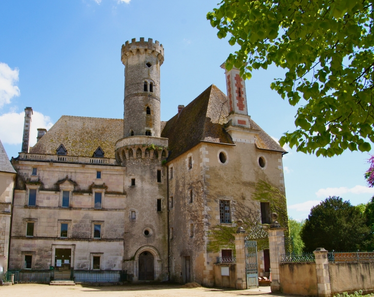 Logis Abbatial de Saint-savin.