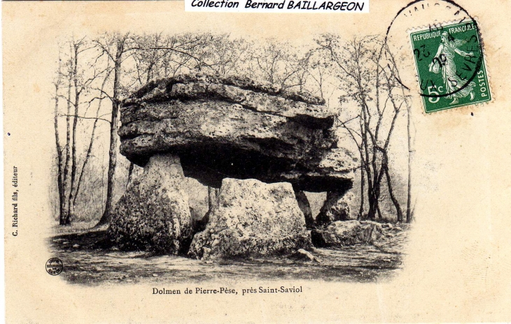 Dolmen de la Pierre-Pèse ( Coté sud) sur Limalonges - Saint-Saviol