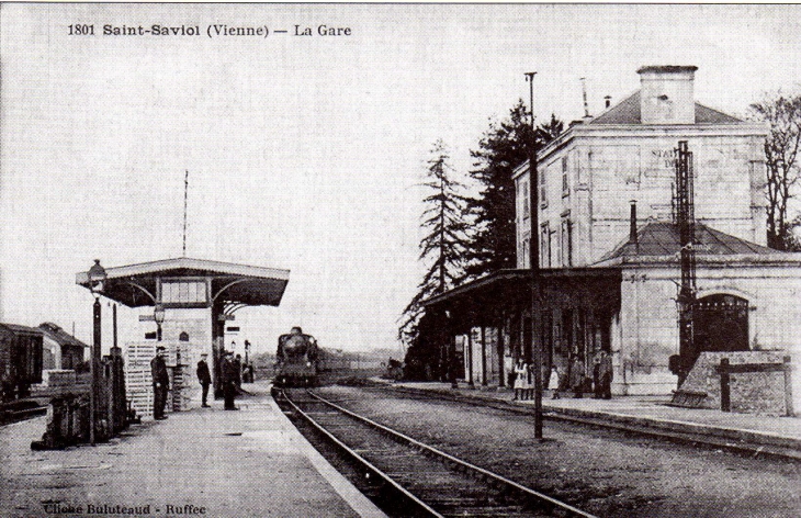  La Gare, aprés le déraillement .......bail.ber - Saint-Saviol