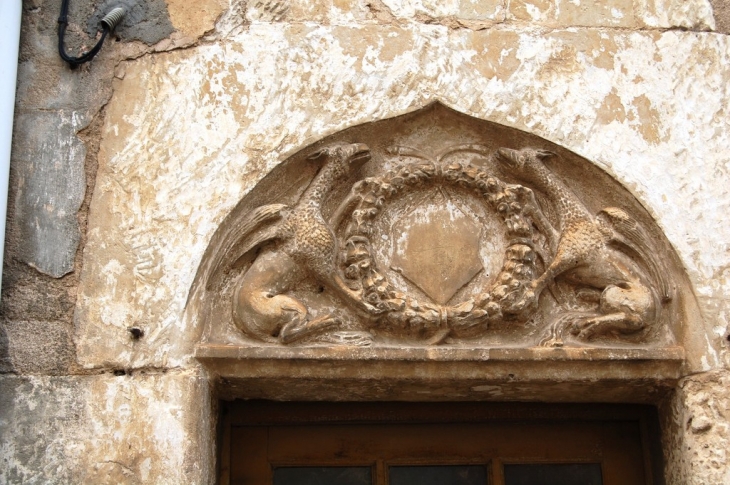 Tympan de la orte maison médièvale - Sanxay