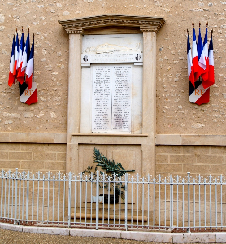 Le Monument aux Morts - Saulgé