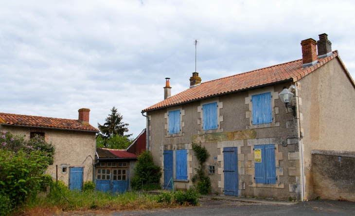 Maison du village. - Saulgé