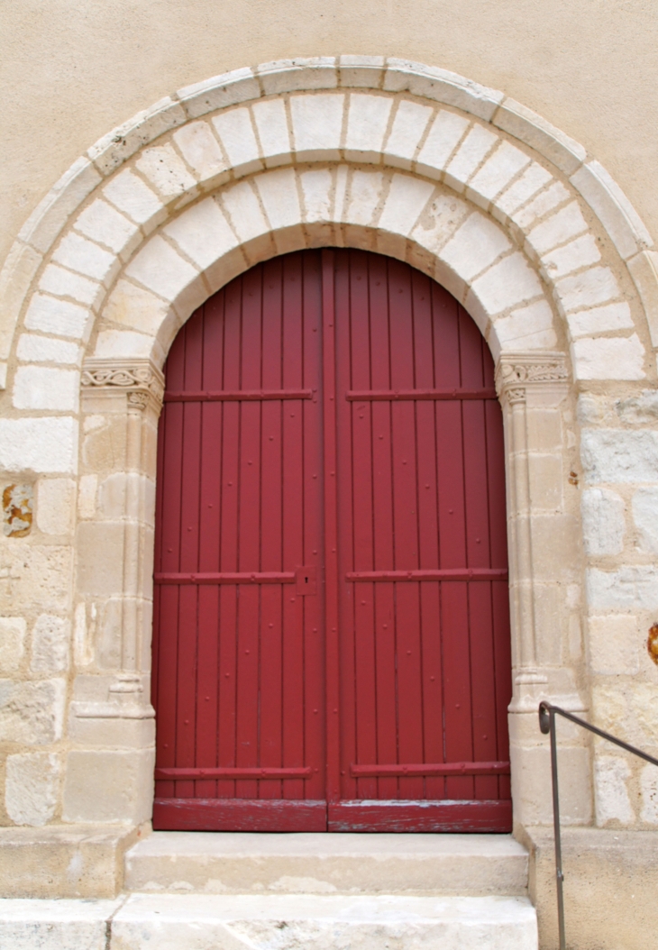 Le portail de l'église Saint-Divitien. - Saulgé