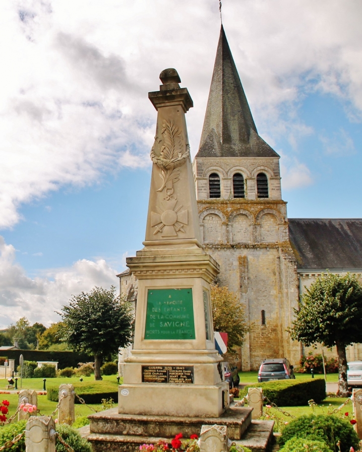 Monument-aux-Morts - Savigné