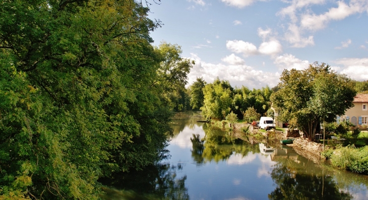 La Charente - Savigné