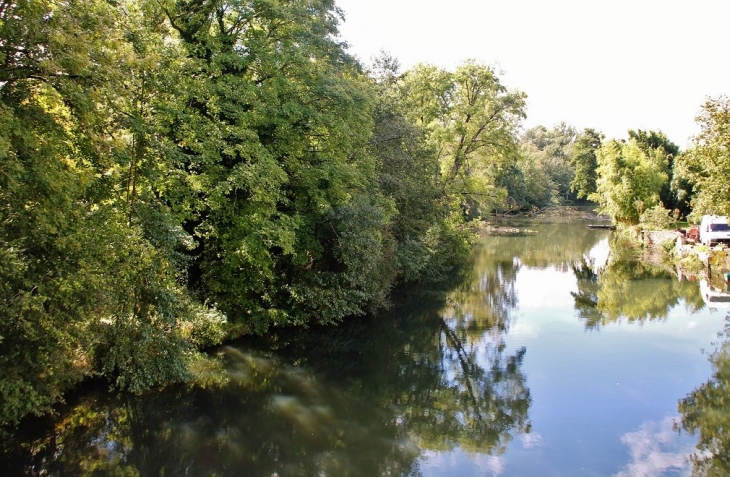 La Charente - Savigné